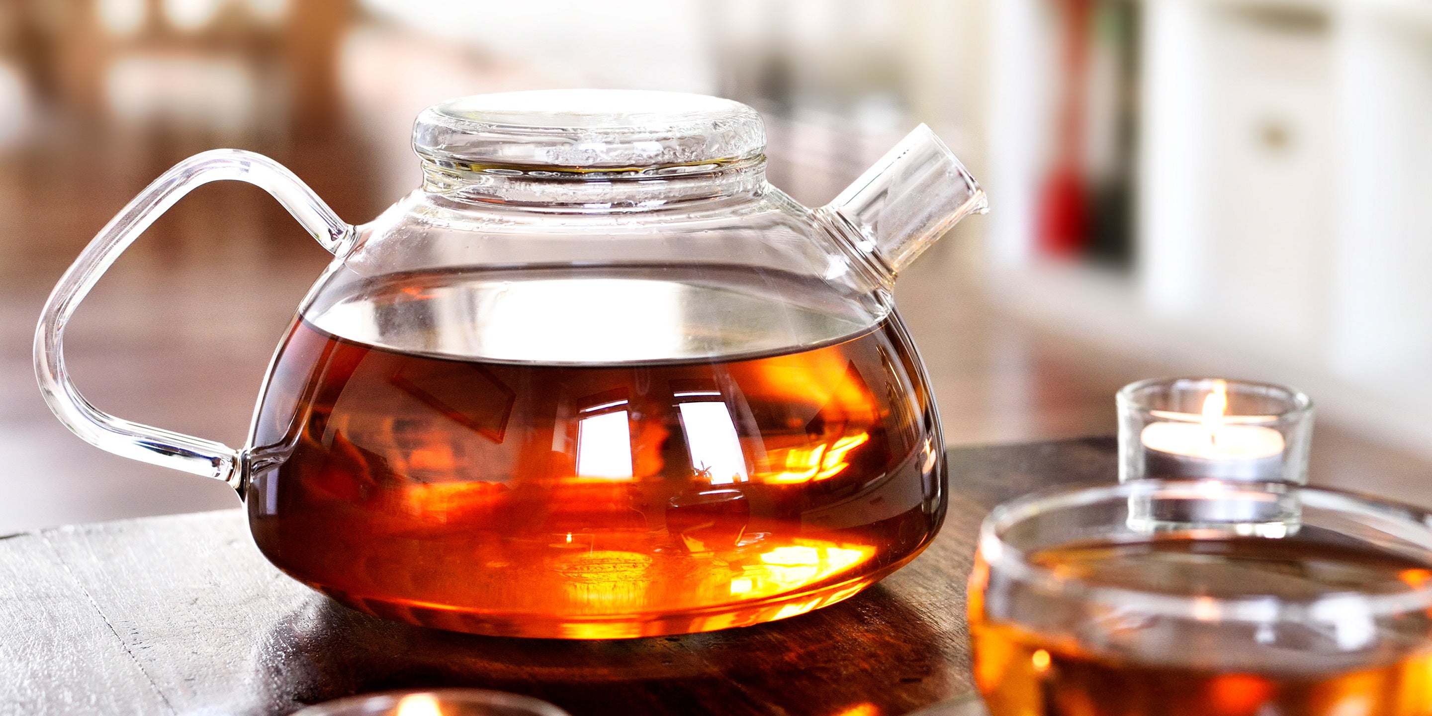 Glass teapot full of brewed tea