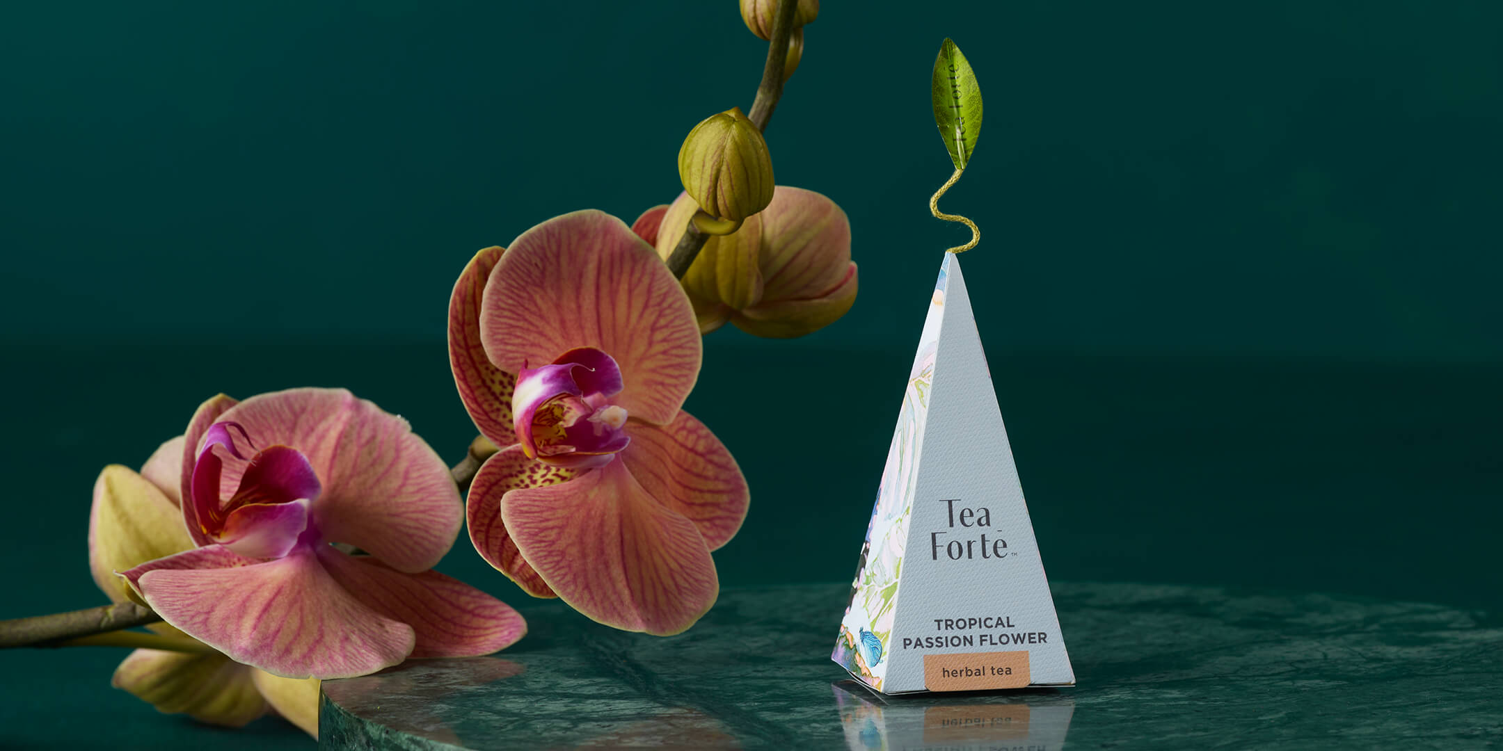 Pyramid tea infuser of Tropical Passion Flower with an pink orchid.