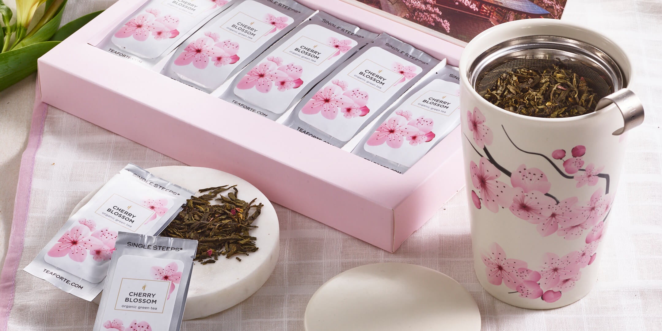 Hanami Kati Steeping CUp with loose tea pouches