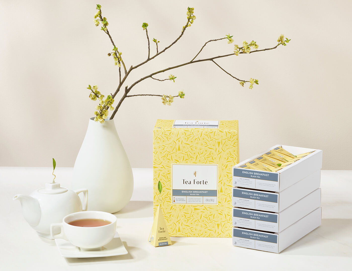 English Breakfast Event Box 40ct, open with infuser and teapot, teacup