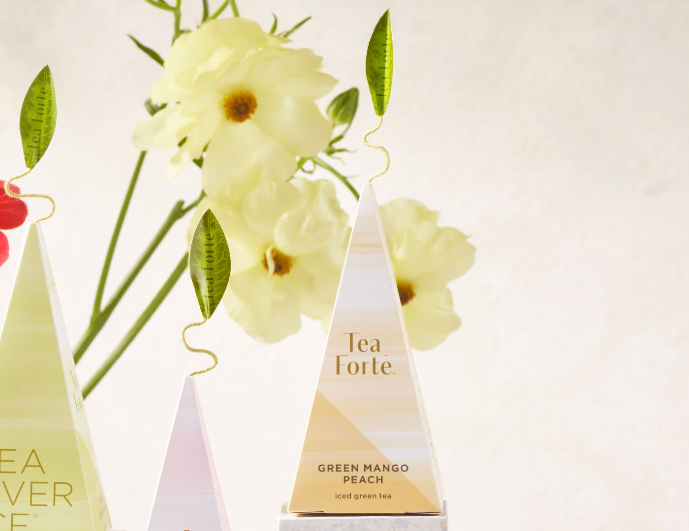 Green Mango Peach Tea Over Ice pyramid infuser with flowers