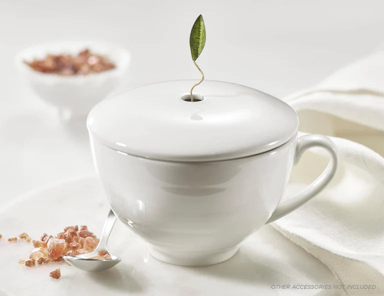 Café Cup with lid and amber tea sugar and spoon